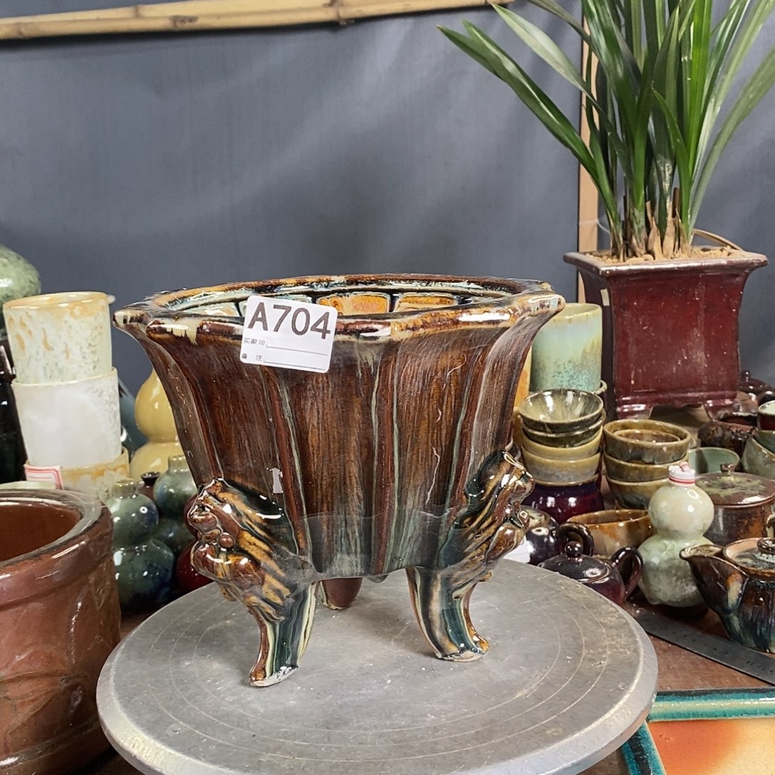 简***院紫砂彩名窑龙窑柴烧盆704。  瑕疵