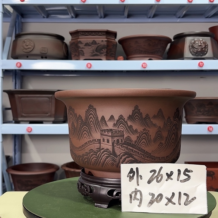 紫砂花盆刻绘万里长城