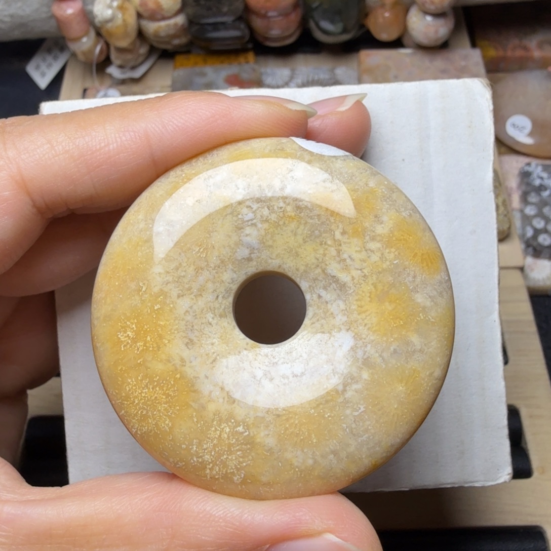 硅化玉未镶嵌玉透黄色大花