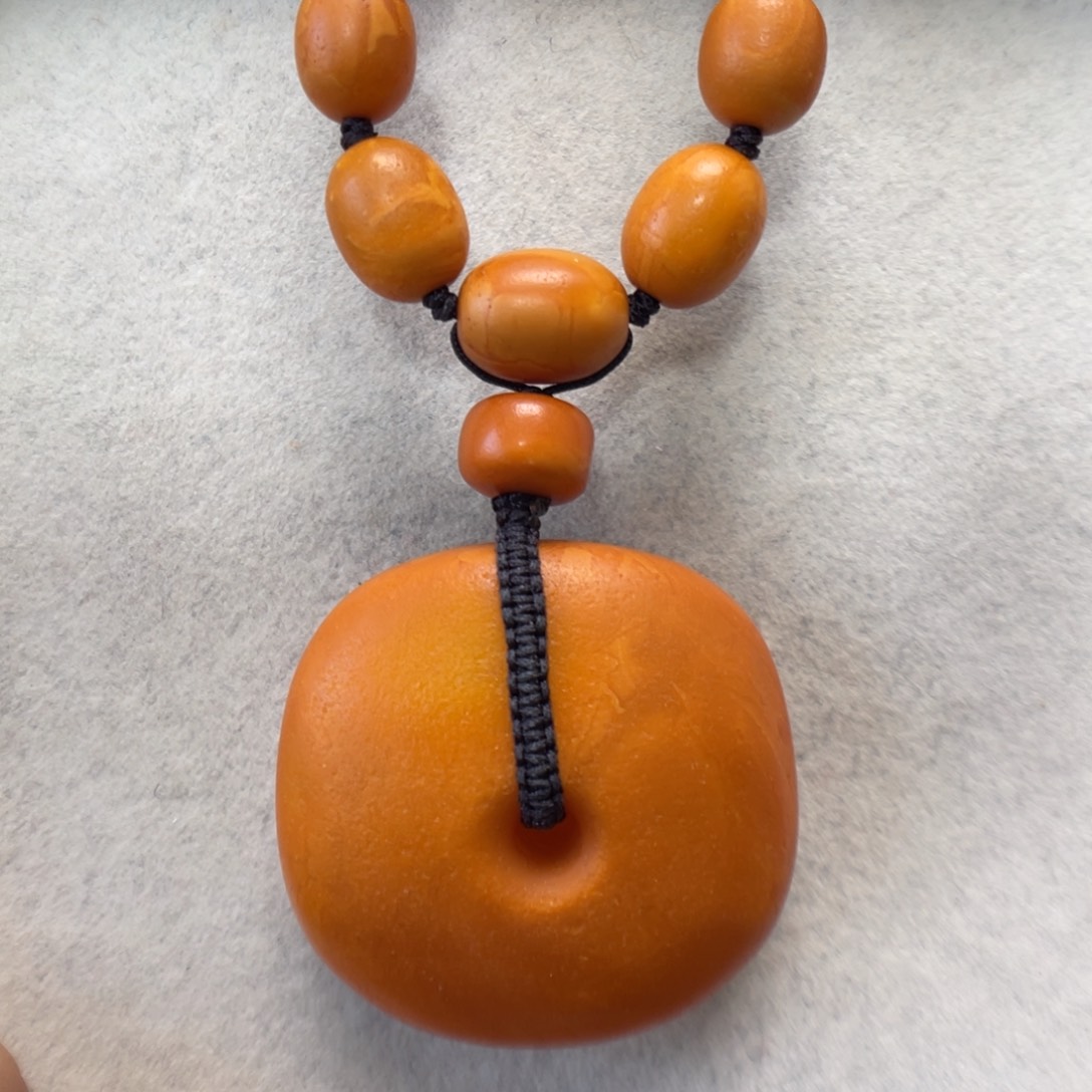 蜜蜡未镶嵌颈饰蜜蜡