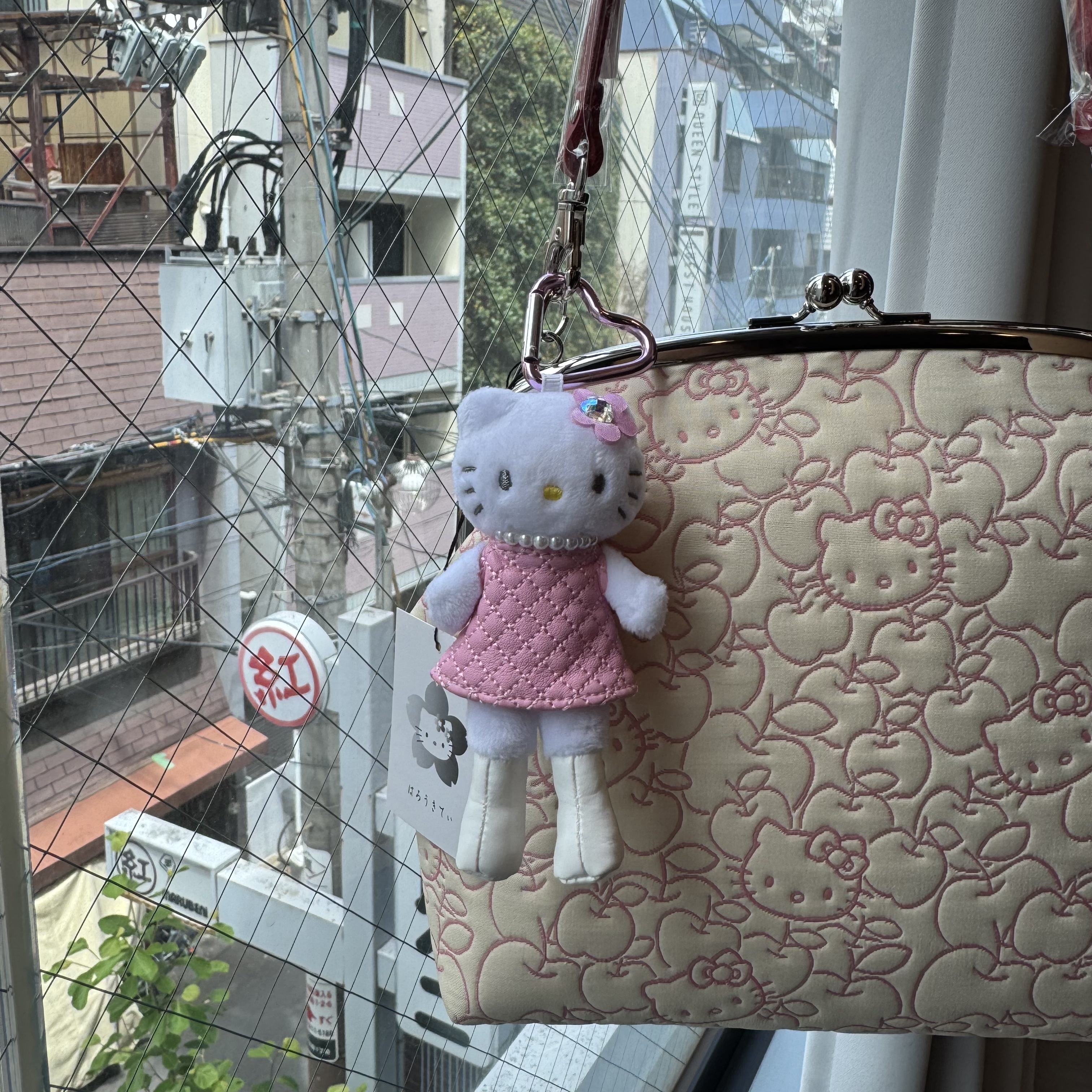 【大阪限定】Hello Kitty 白粉小香Mini长腿Kitty钥匙扣玩偶