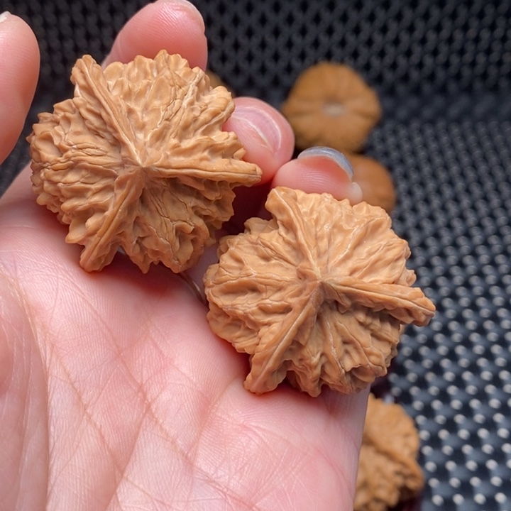 浩***航吊坠文玩核桃8盘山三棱37