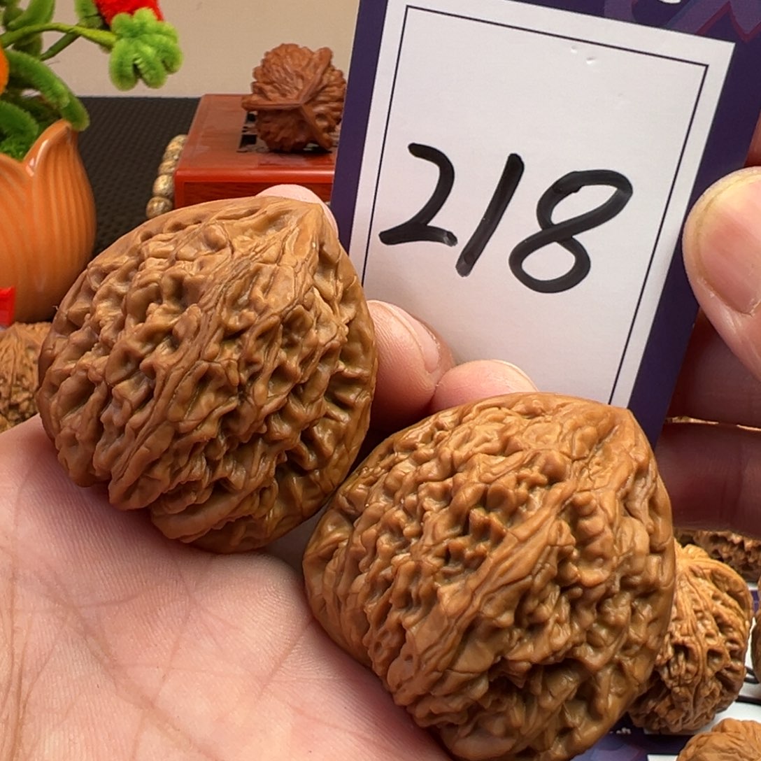 文玩核桃把件虎头王41尺寸218号
