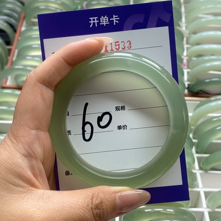 岫玉手镯未镶嵌若*棠