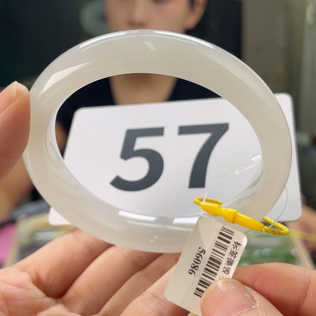 和田玉手镯未镶嵌微瑕24