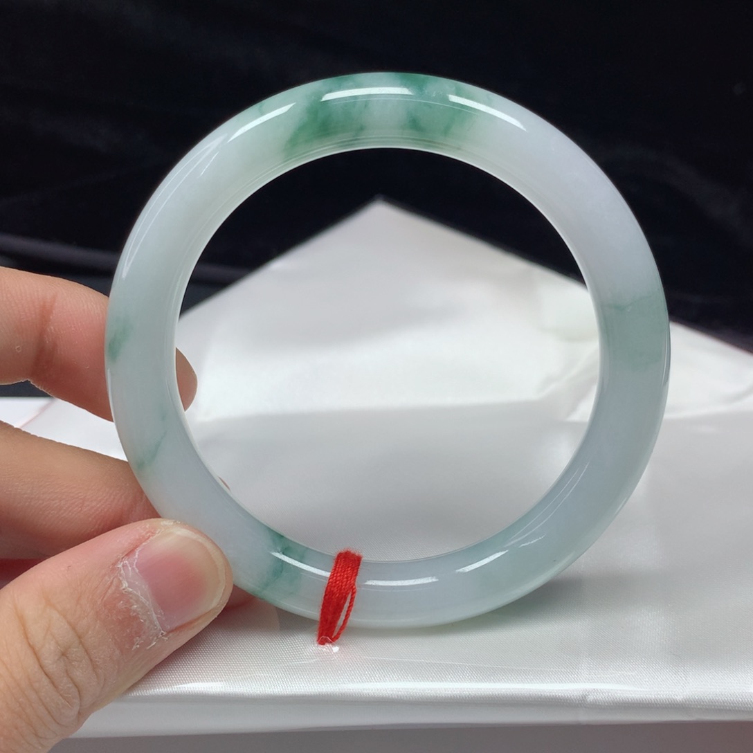 翡翠手镯（圆镯）未镶嵌56.2