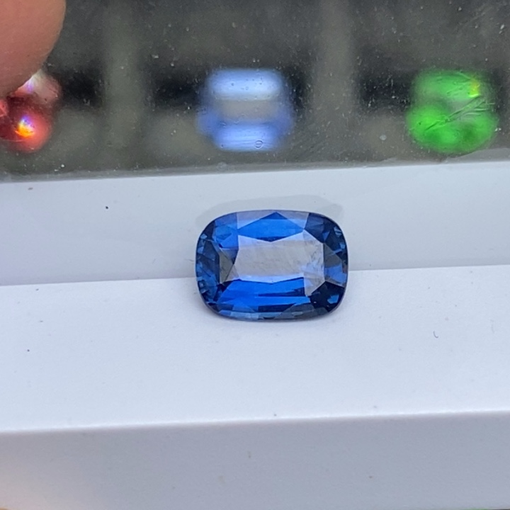 蓝宝石裸石1.09克拉无烧皇家蓝蓝宝石