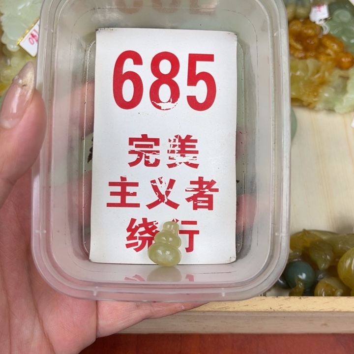 蛇纹石玉足银镀金镶嵌颈饰