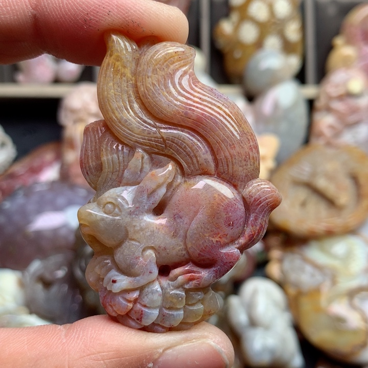 硅化珊瑚（珊瑚玉）颈饰未镶嵌鹿*鹿