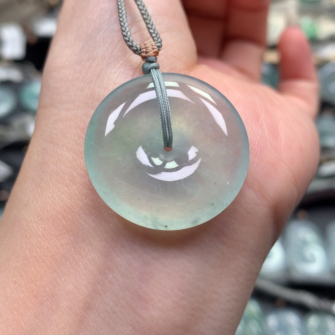 翡翠颈饰未镶嵌扣子