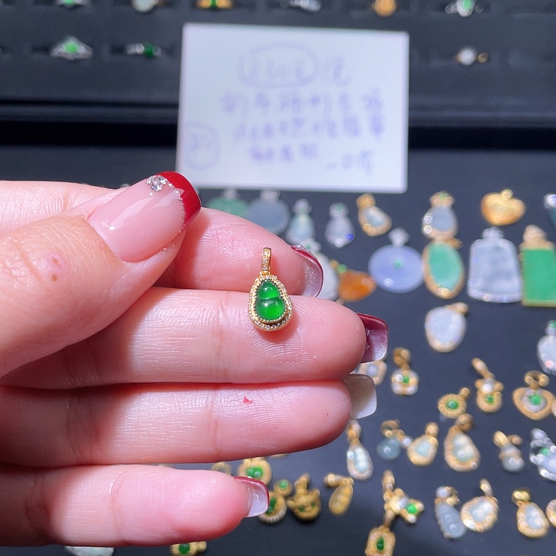 翡翠颈饰18K金镶嵌冰*吊坠