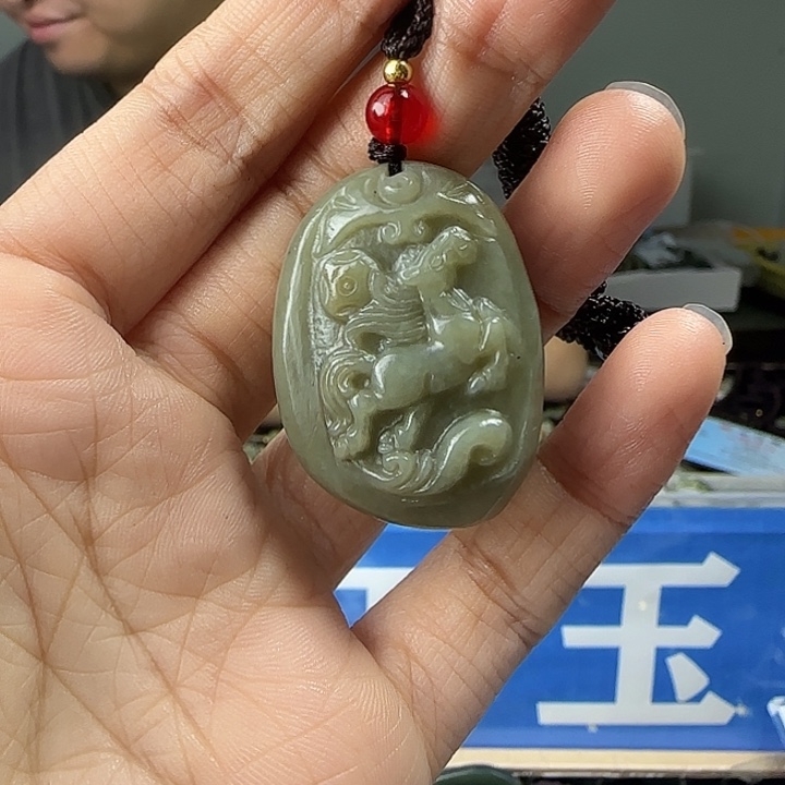 颈饰未镶嵌和田玉