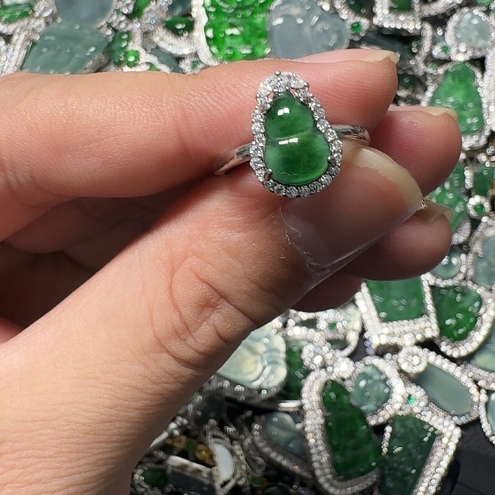 翡翠未镶嵌颈饰天然A货翡翠放漏