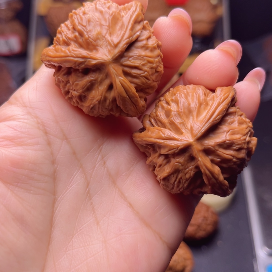 文玩核桃吊坠宫灯拼接三棱