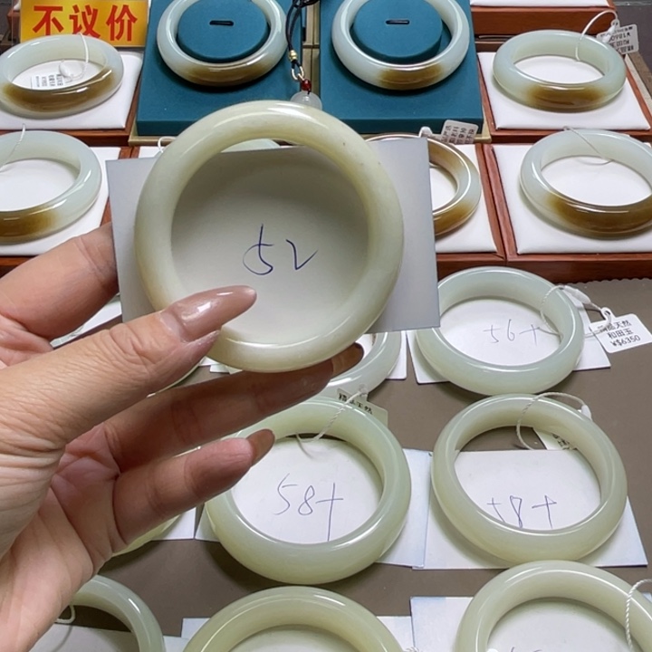 和田玉未镶嵌手镯玉*酱