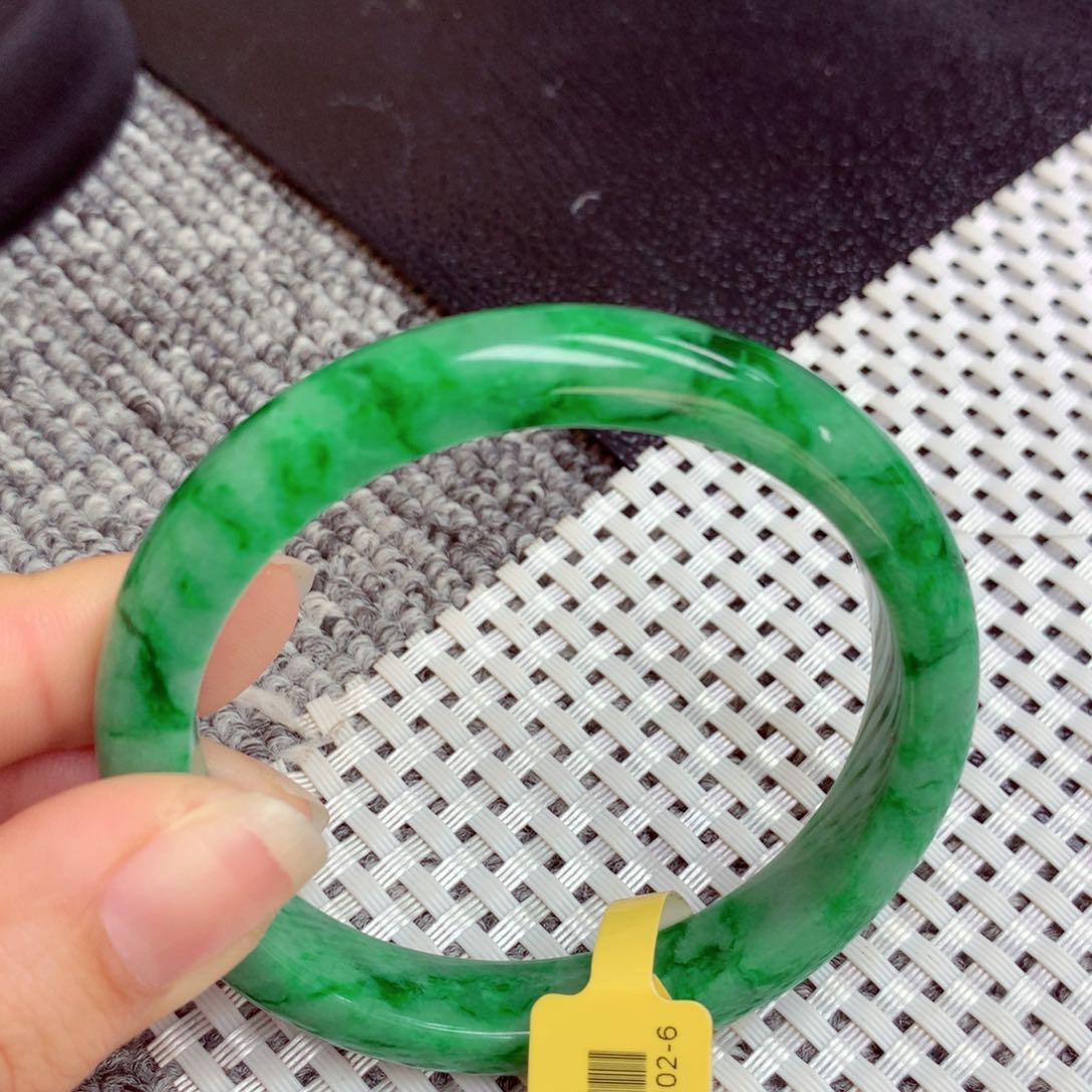 翡翠手镯未镶嵌缅甸