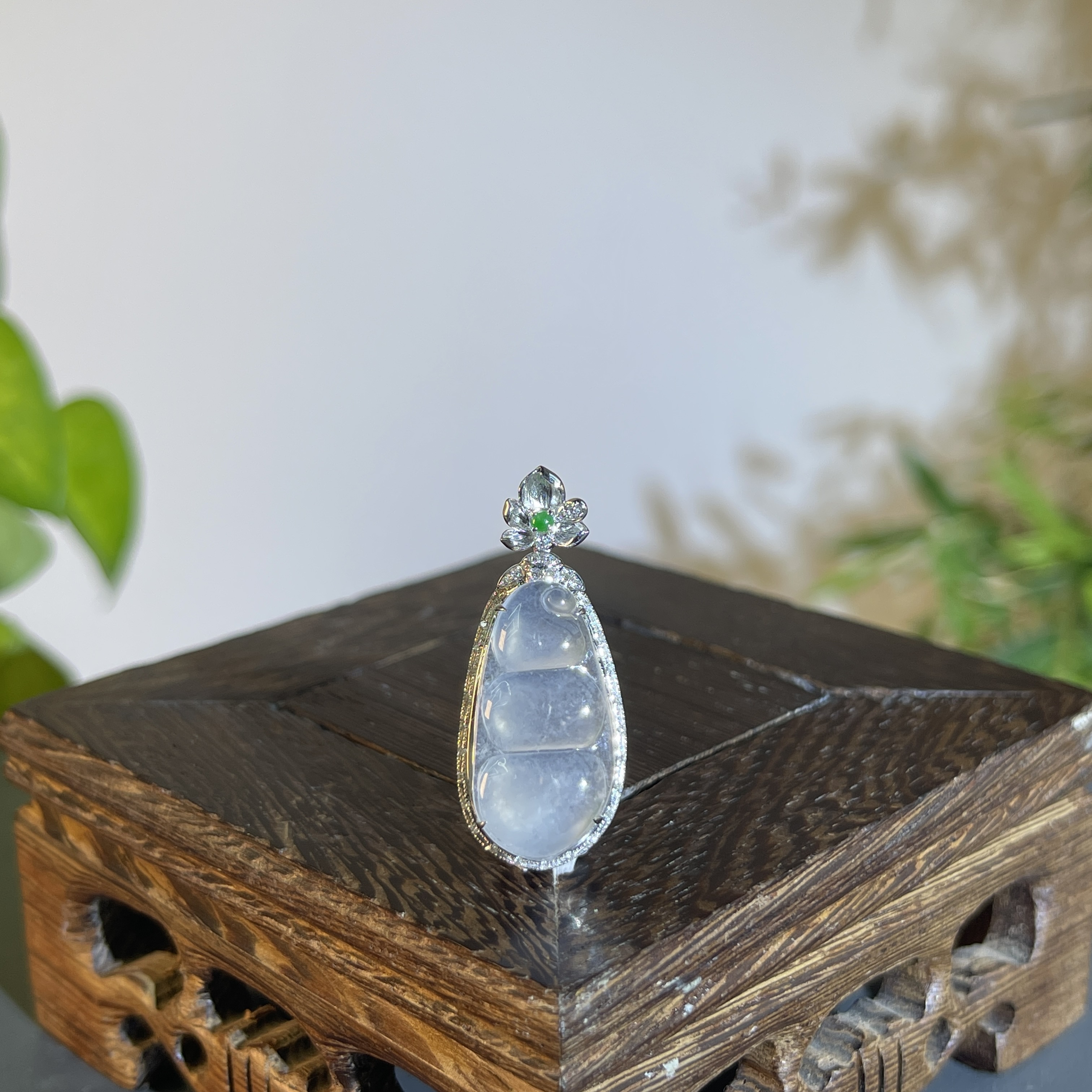 JTW20-131 天然缅甸A货翡翠 18K含钻镶嵌福豆