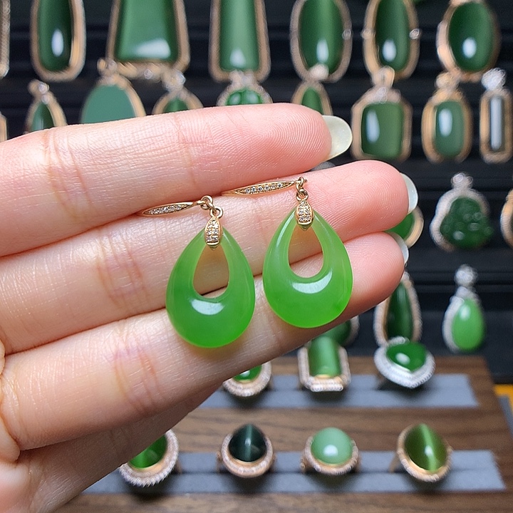 和田玉首饰18K金镶嵌