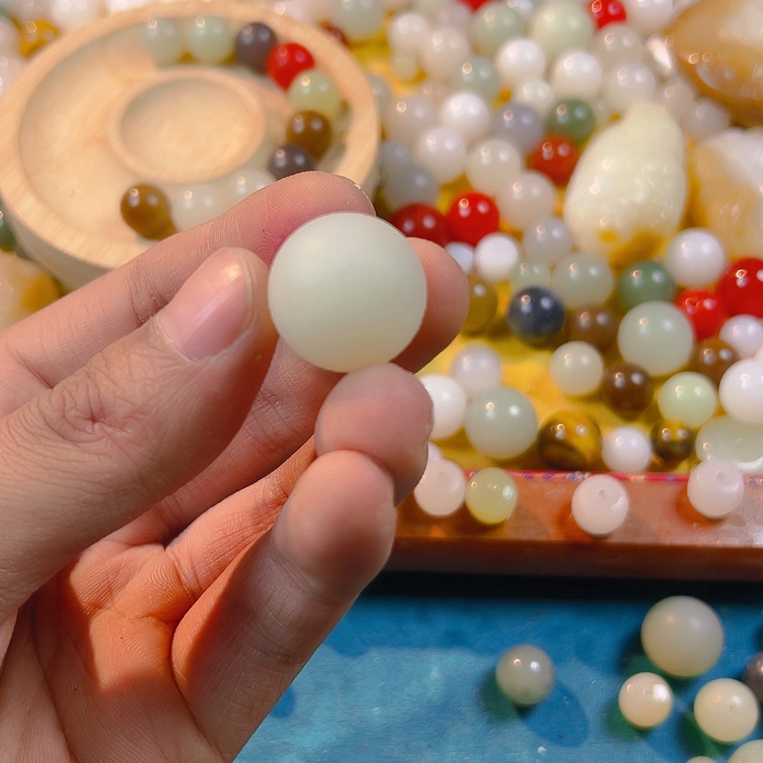 和田玉卡20散珠未镶嵌S****6