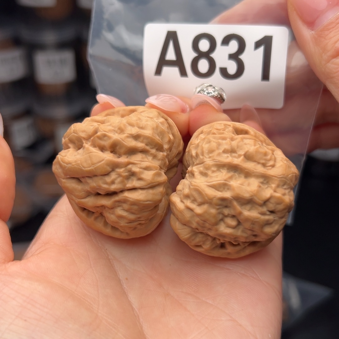 文玩核桃吊坠蛤蟆头肚44边41+