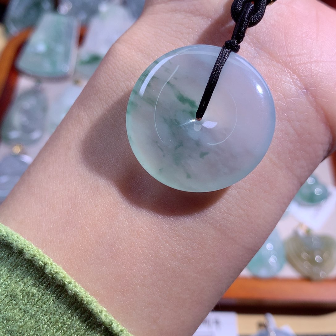 翡翠吊坠(不含链)未镶嵌冰飘花扣