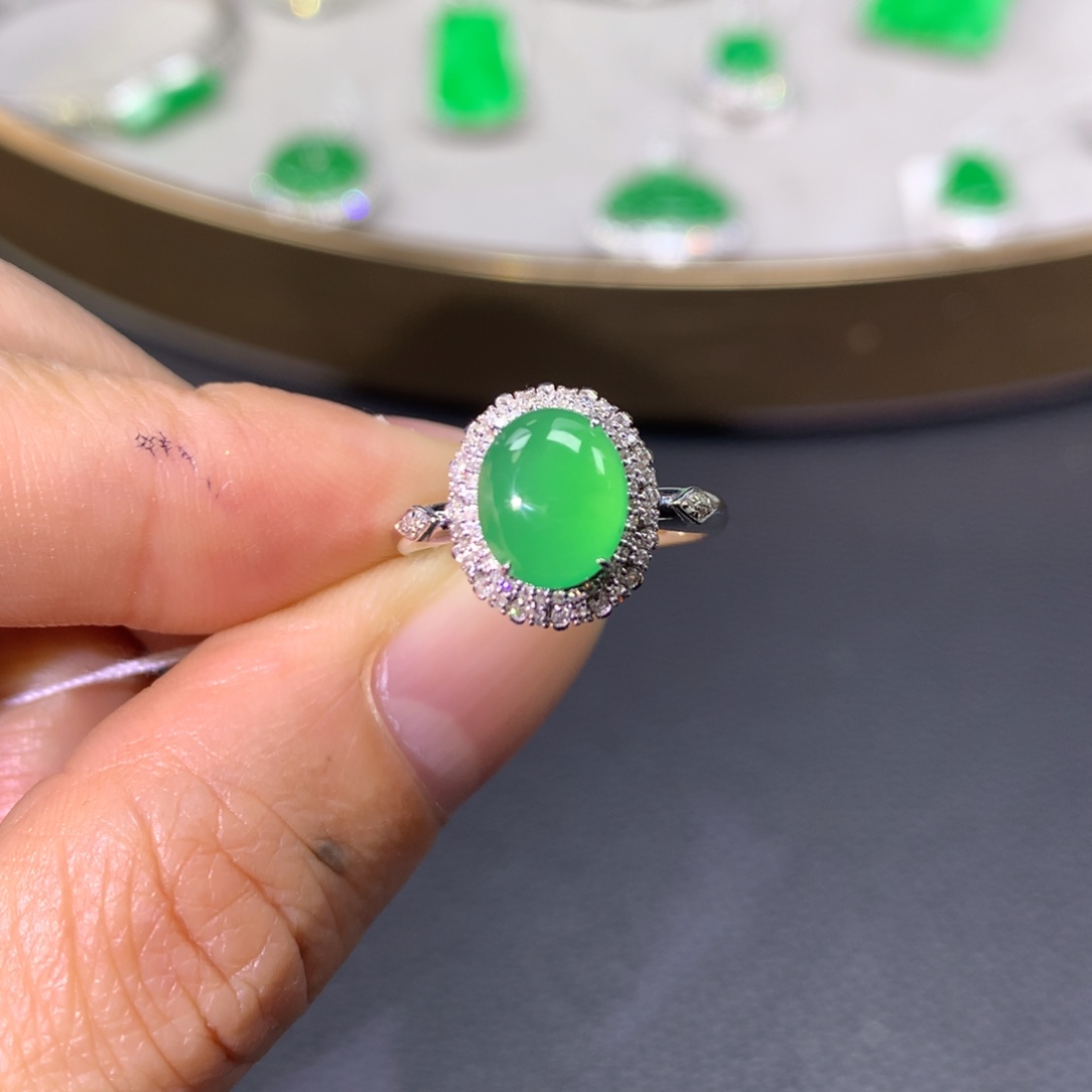 翡翠戒指18K金镶嵌翡翠