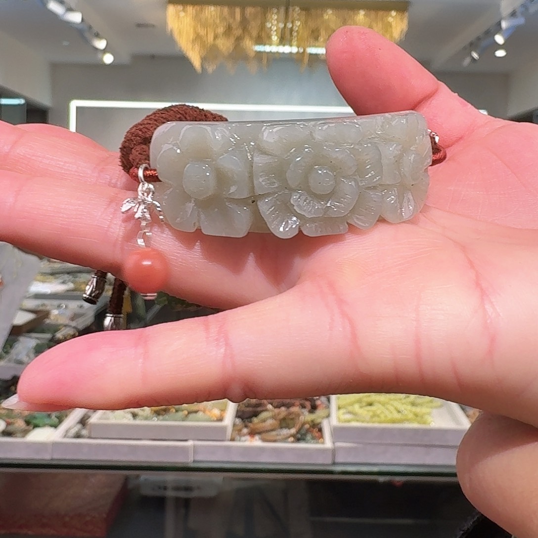 岫玉未镶嵌颈饰手串