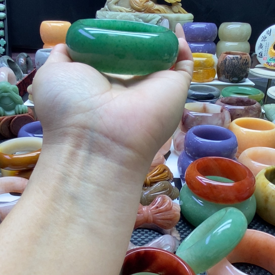 诚***缘石英质玉未镶嵌手镯