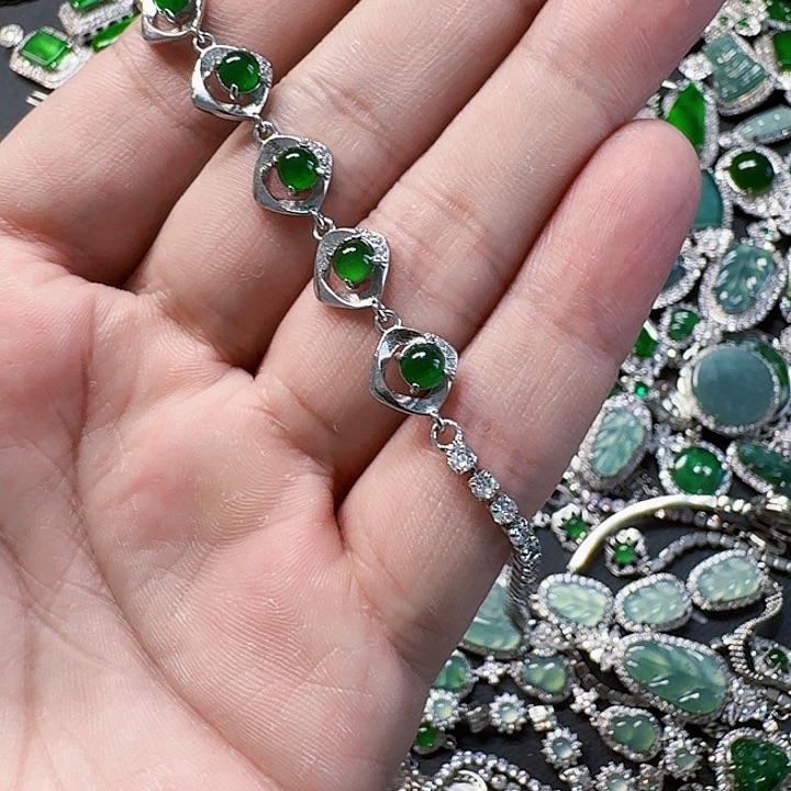 翡翠颈饰未镶嵌天然A货翡翠放漏