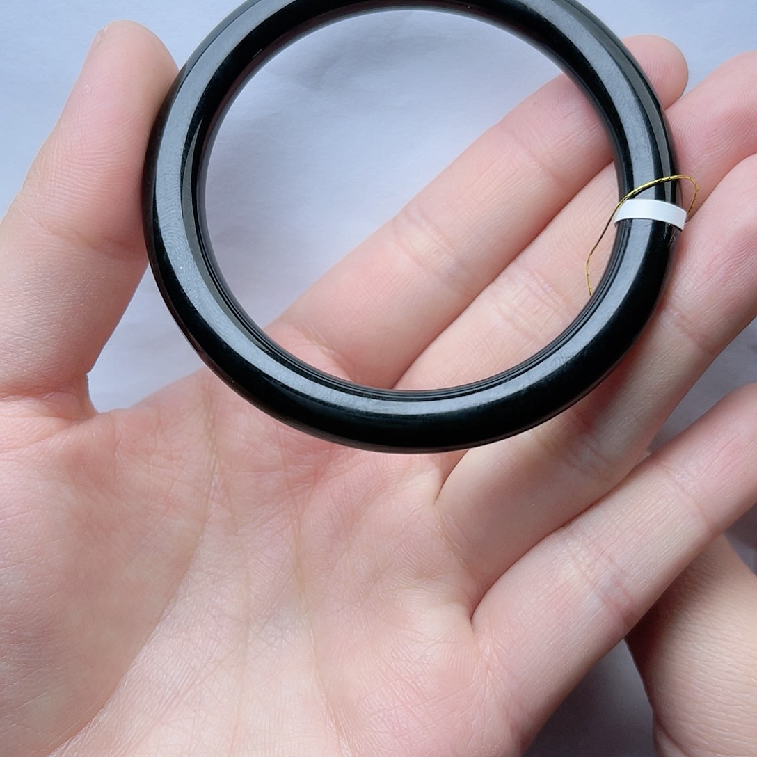 和田玉手镯54圈口。k k未镶嵌