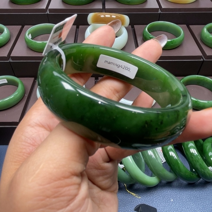 和田玉（碧玉）未镶嵌手镯