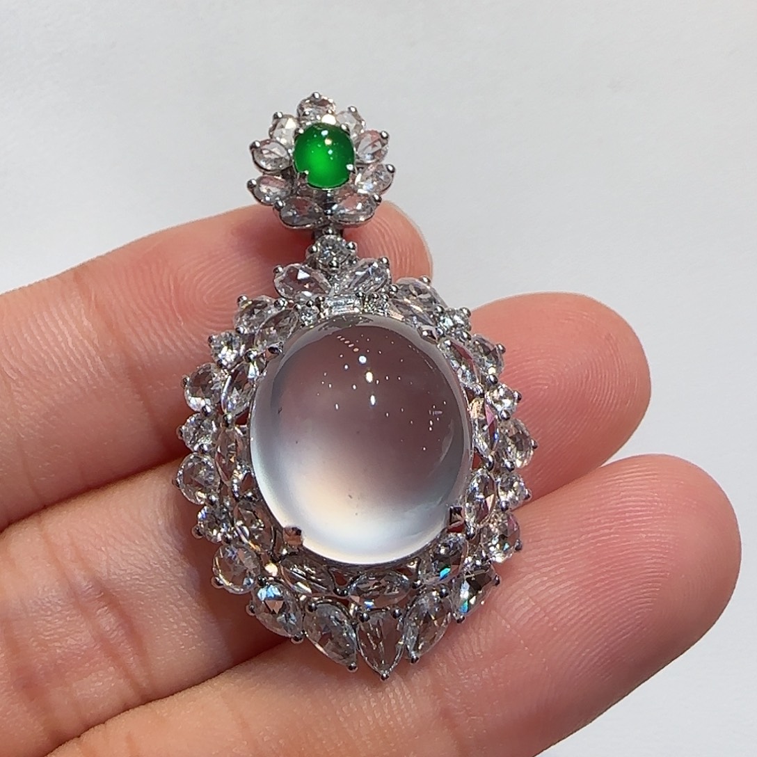 吊坠(不含链)18K金镶嵌翡翠蛋面