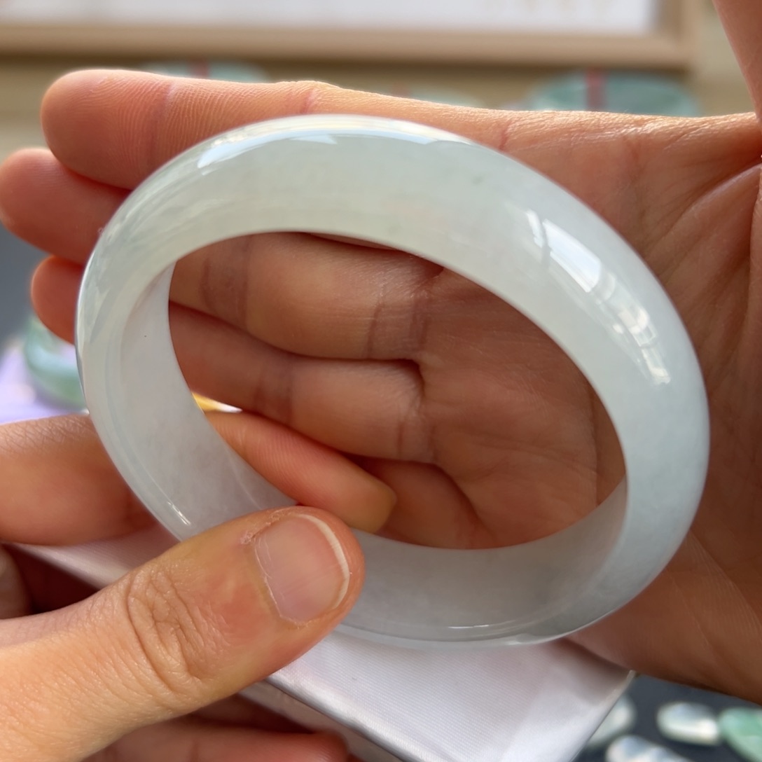 翡翠手镯未镶嵌手镯