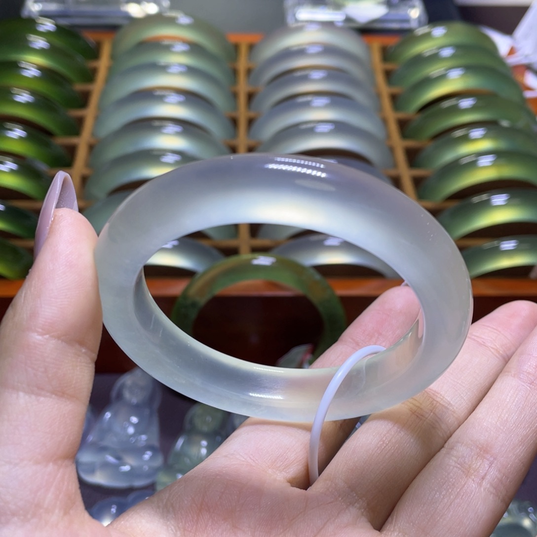 蛇纹石玉手镯未镶嵌5556