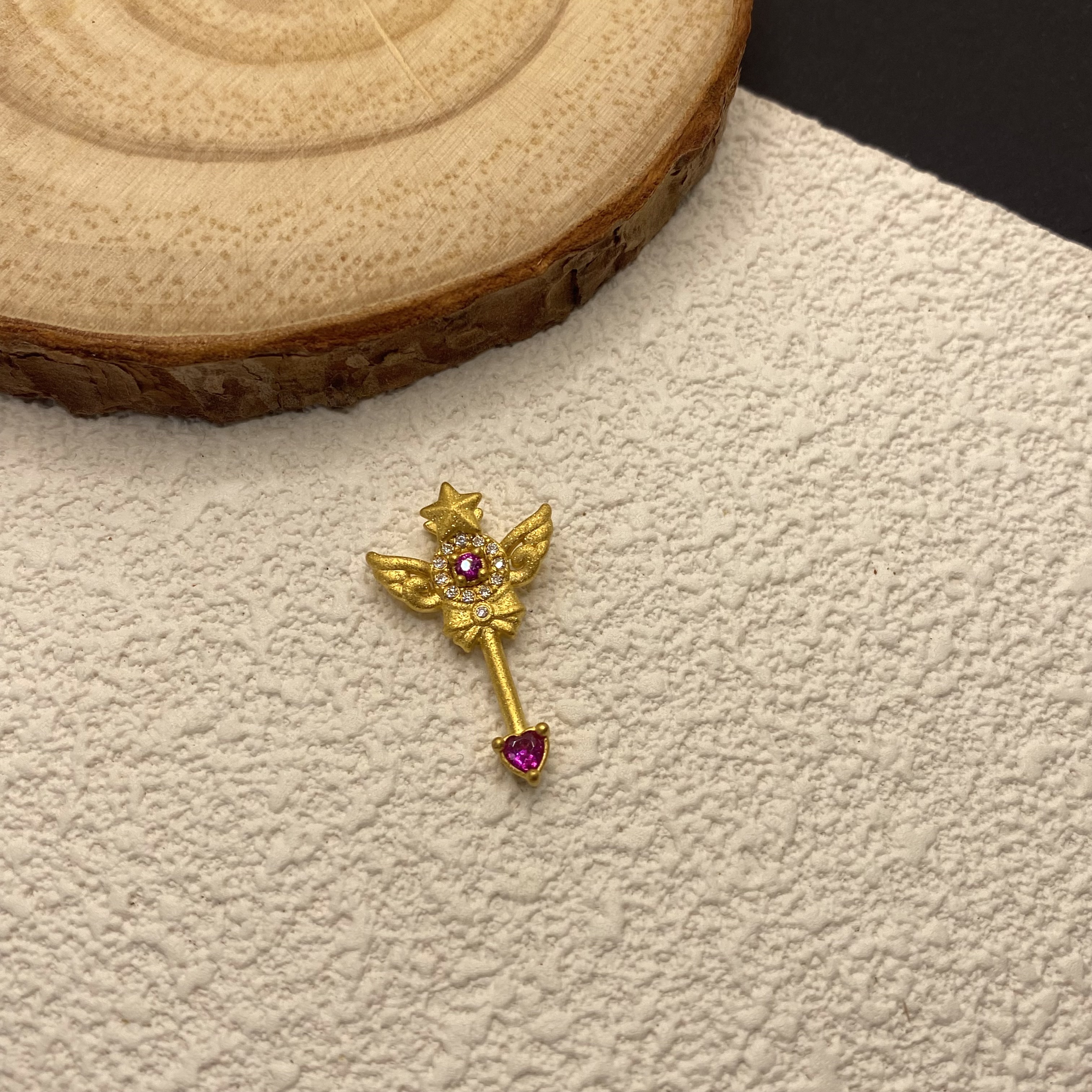 【金喜圆】足金999 5D镶嵌星翼权杖魔法棒吊坠/带证书钢印