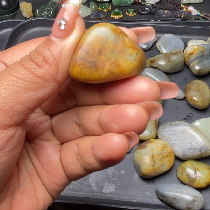 和田玉未镶嵌珠宝半成品