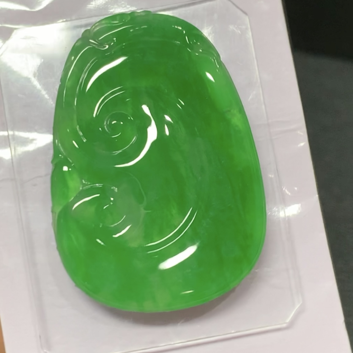 冰阳绿如意玉质通透精美精雕男女款带证书