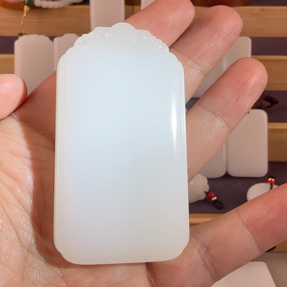 和田玉颈饰未镶嵌天***↑