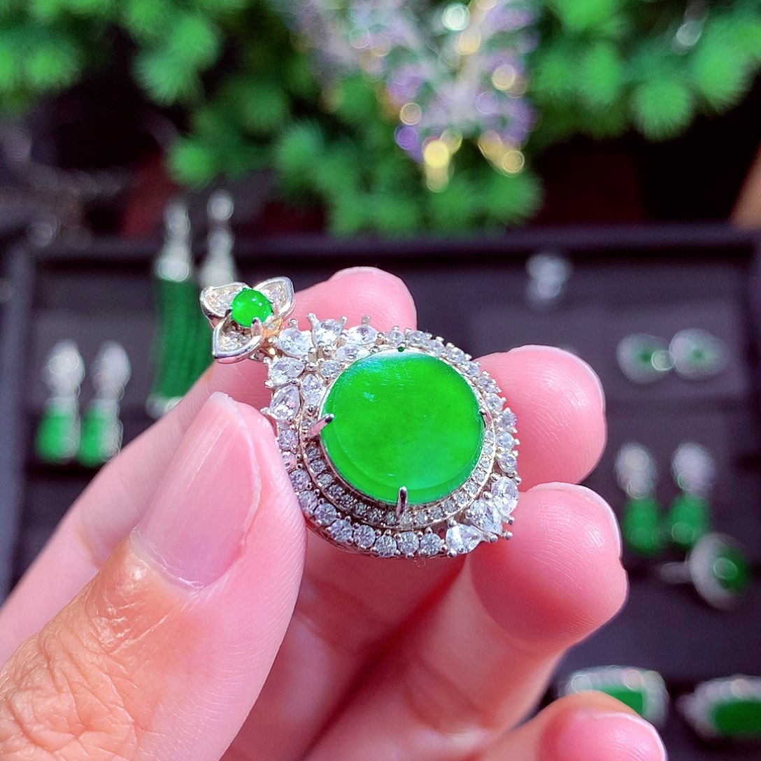 颈饰未镶嵌翡翠天然