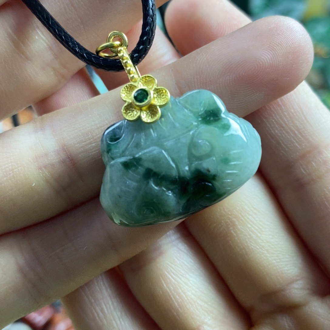 翡翠颈饰未镶嵌吊坠