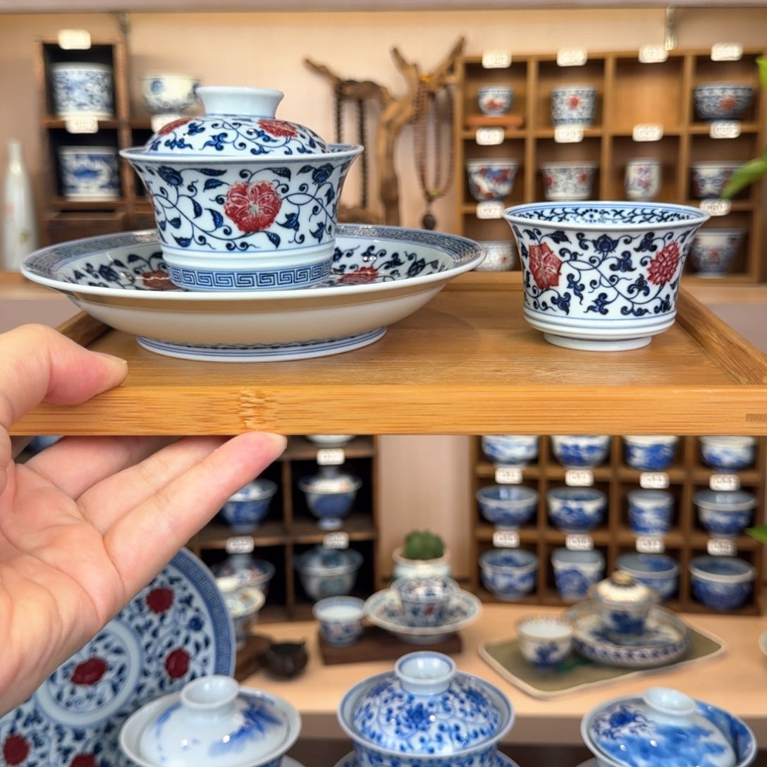 德*逸君堂手绘青花釉里红缠枝莲马蹄套组茶具