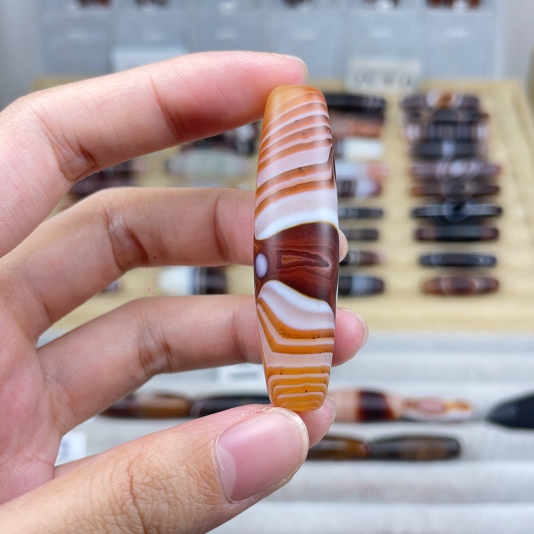 老***>玛瑙/玉髓合金颈饰