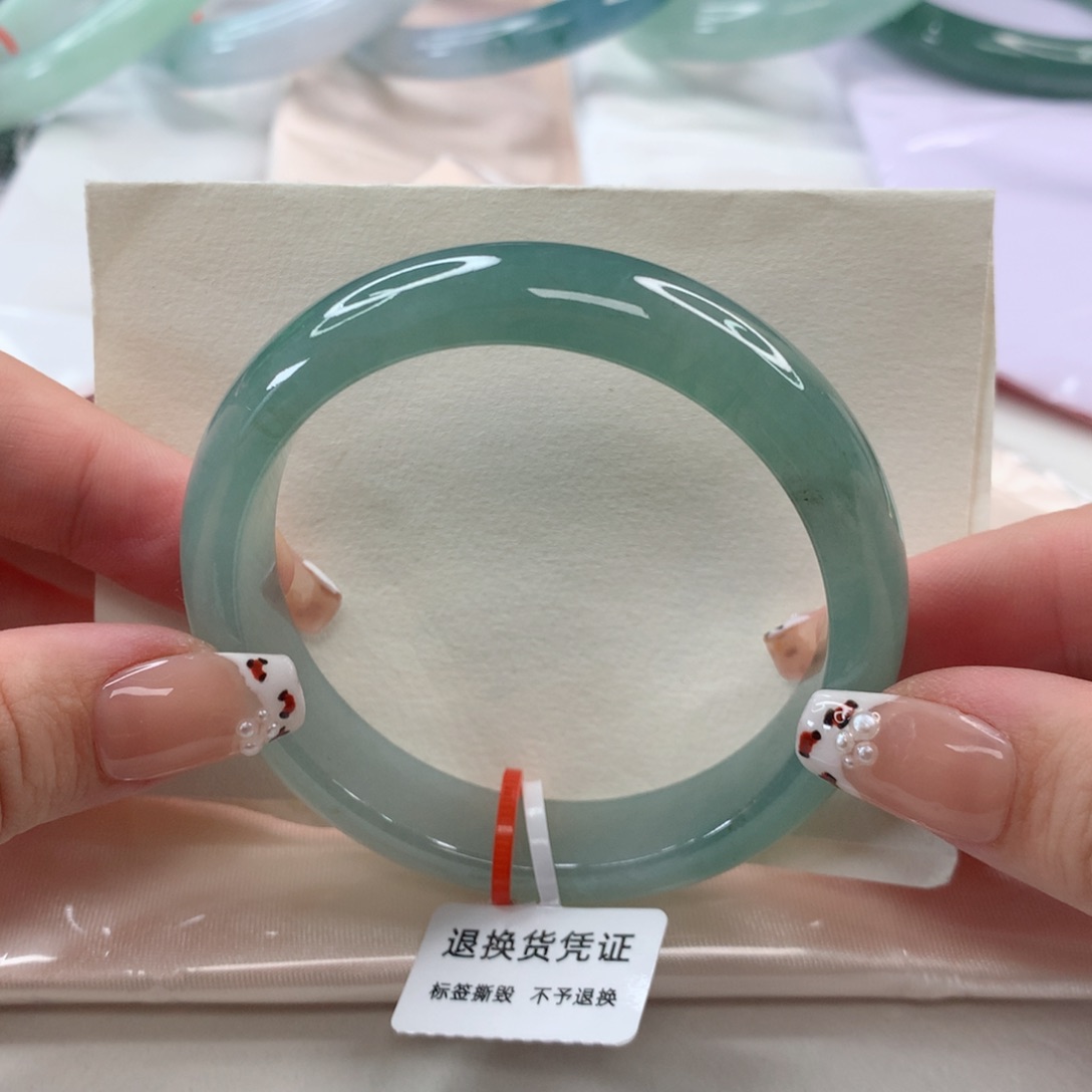 翡翠手镯未镶嵌53.9圈口 正圈