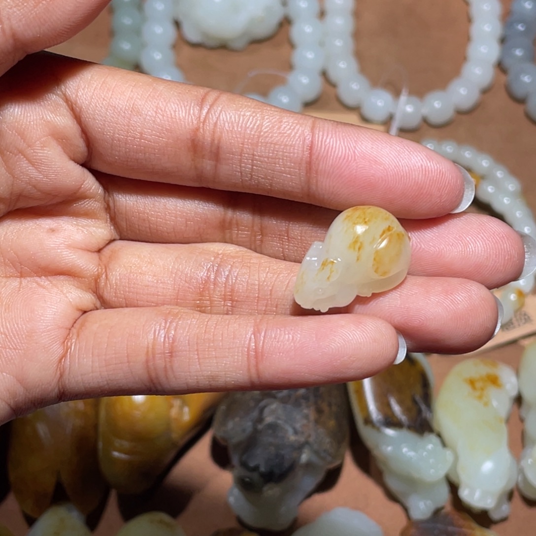 s***0和田玉未镶嵌颈饰