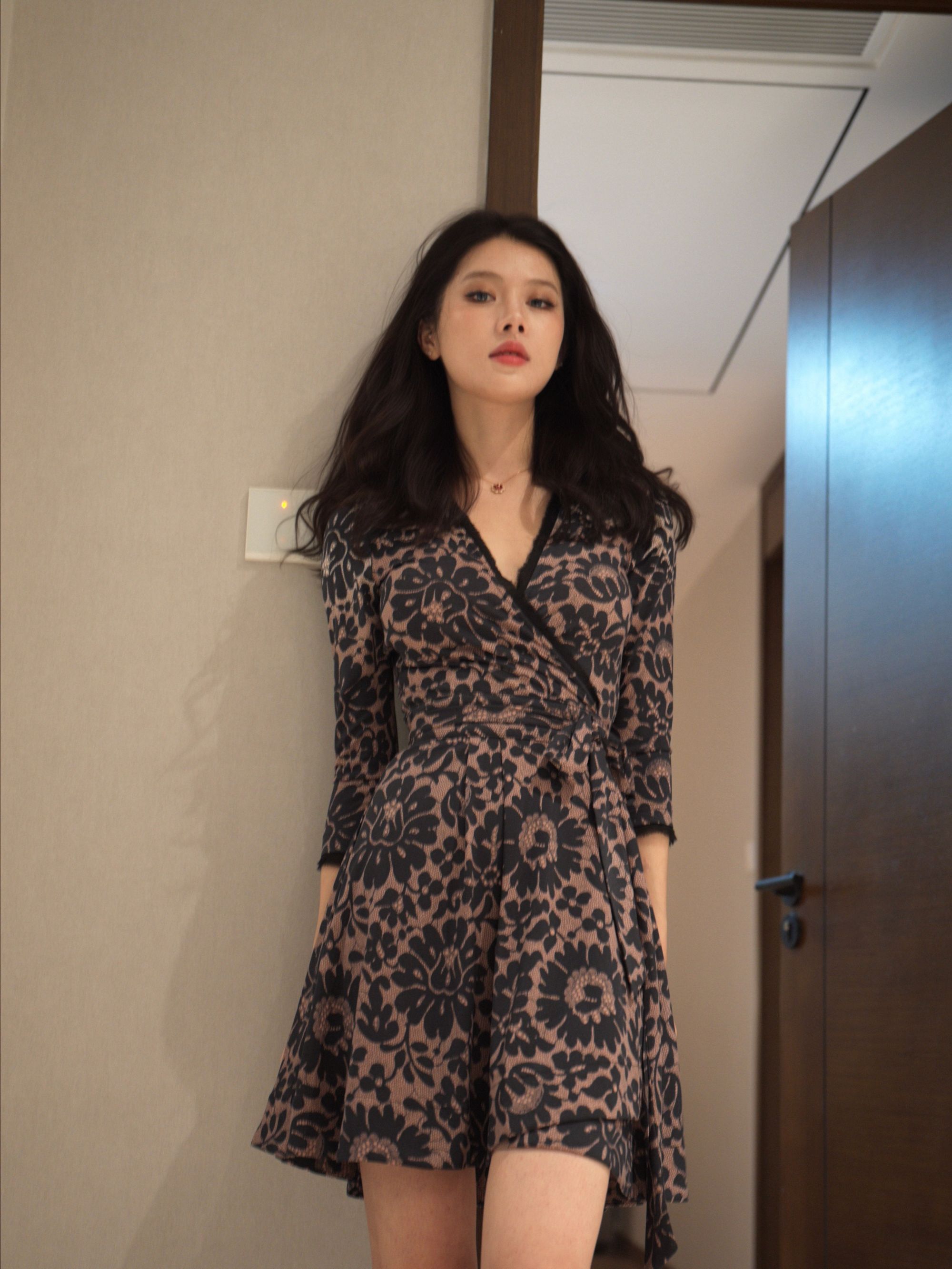 早秋垂坠透气亲肤水晶麻感一片式定位花自由向日葵女士连衣裙