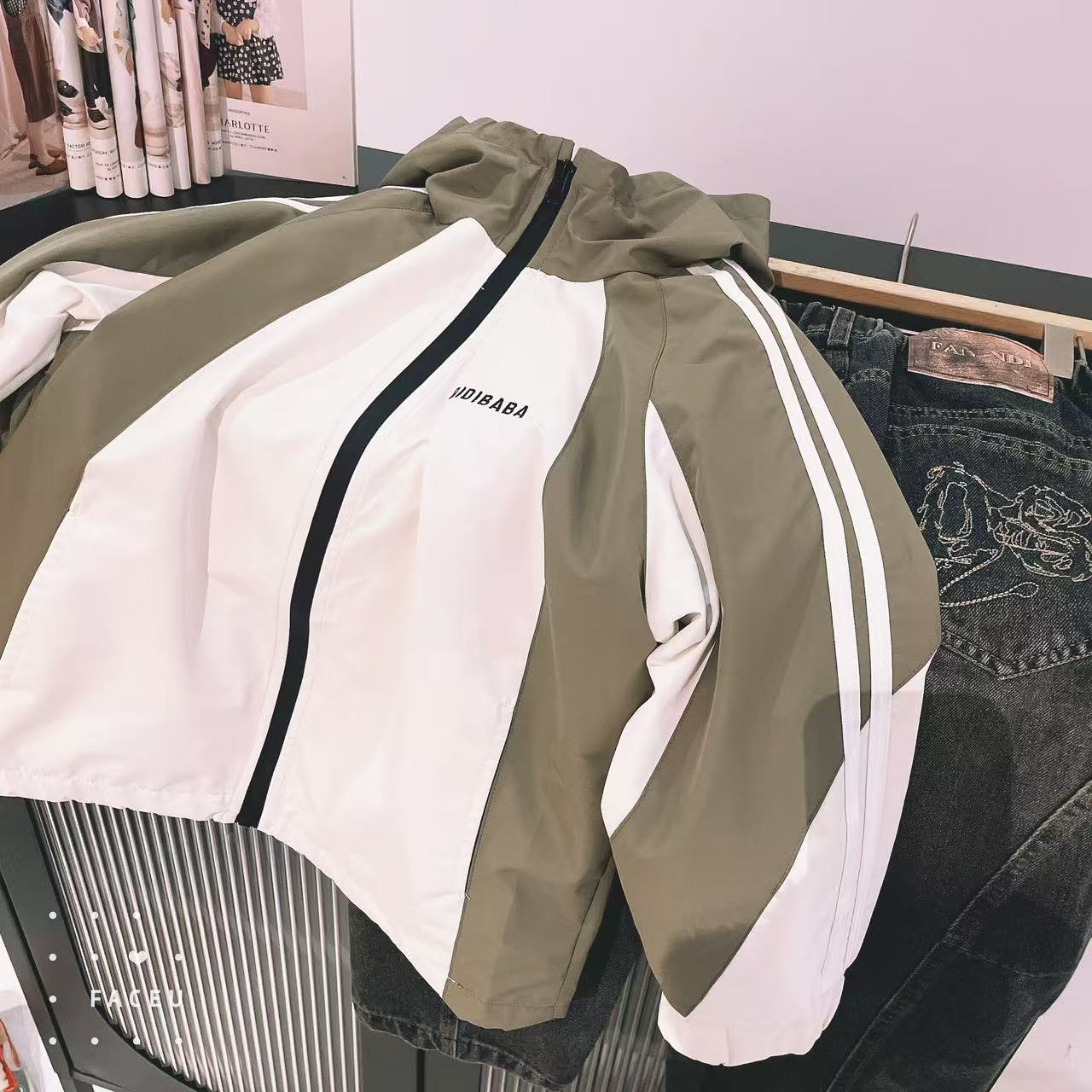 411109《米》春秋优选韩版儿童时尚春款休闲冲锋衣拼接外套