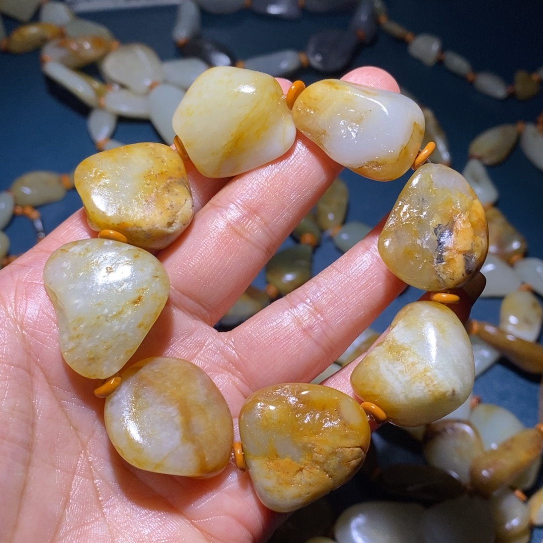 大***宝和田玉未镶嵌手串