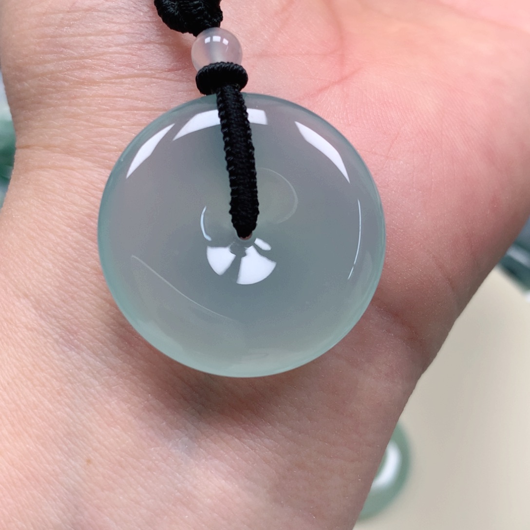 颈饰未镶嵌翡翠梅**鹿天然翡翠