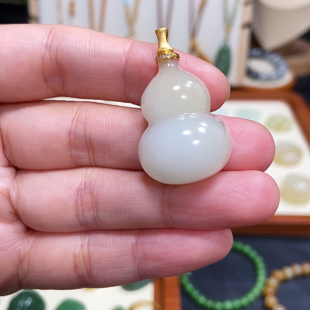 和田玉18K金镶嵌颈饰