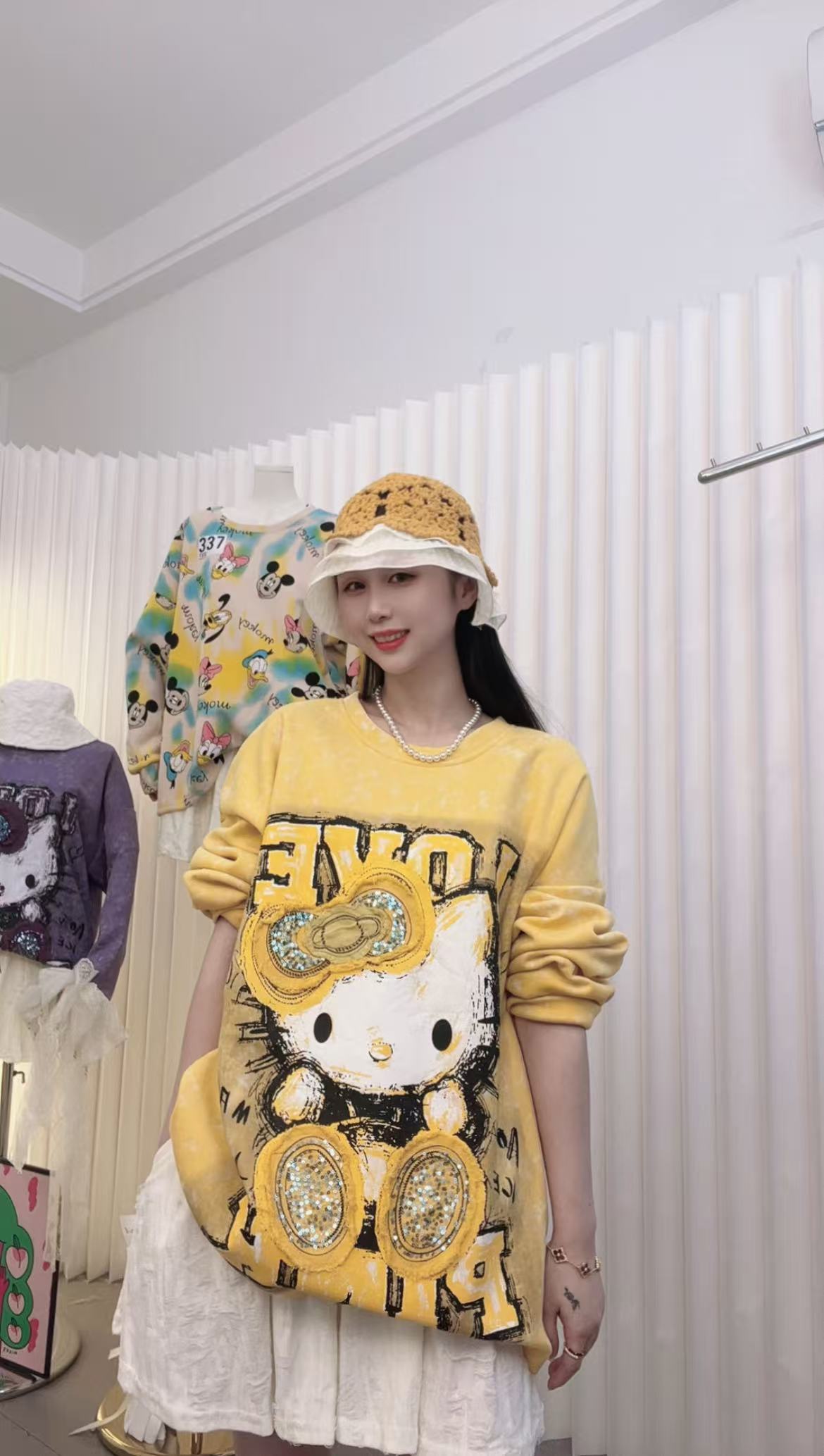 新号秋季设计师潮流宽松型镂空印花时尚奶油风少女风大版卫衣